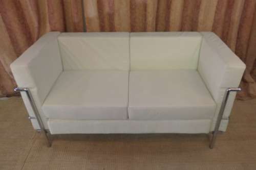 A STUNNING "LE CORBUSIER" GENUINE WHITE LEATHER AND CHROME TWO SEATER SOFA IN AWESOME CONDITION
