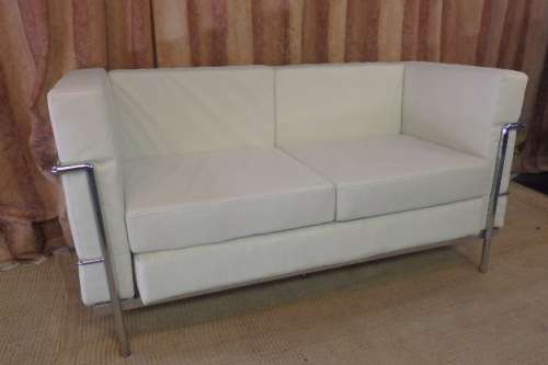 A STUNNING "LE CORBUSIER" GENUINE WHITE LEATHER AND CHROME TWO SEATER SOFA IN AWESOME CONDITION