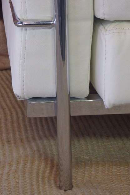 A STUNNING "LE CORBUSIER" GENUINE WHITE LEATHER AND CHROME TWO SEATER SOFA IN AWESOME CONDITION