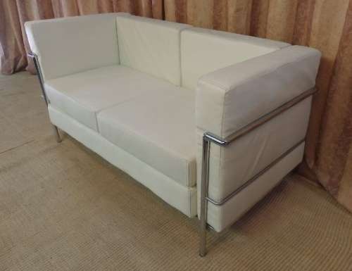 A STUNNING "LE CORBUSIER" GENUINE WHITE LEATHER AND CHROME TWO SEATER SOFA IN AWESOME CONDITION