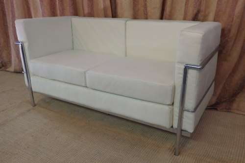 A STUNNING "LE CORBUSIER" GENUINE WHITE LEATHER AND CHROME TWO SEATER SOFA IN AWESOME CONDITION