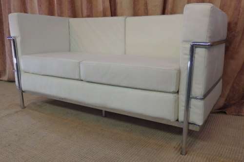 A STUNNING "LE CORBUSIER" GENUINE WHITE LEATHER AND CHROME TWO SEATER SOFA IN AWESOME CONDITION