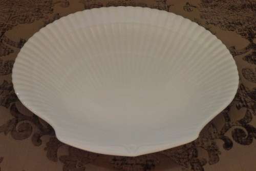 A RARE ENGLISH MADE "WEDGWOOD" BONE CHINA "NAUTILUS LUSTRE" COLLECTION LARGE COLLECTIBLE PLATE