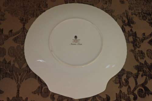 A RARE ENGLISH MADE "WEDGWOOD" BONE CHINA "NAUTILUS LUSTRE" COLLECTION LARGE COLLECTIBLE PLATE