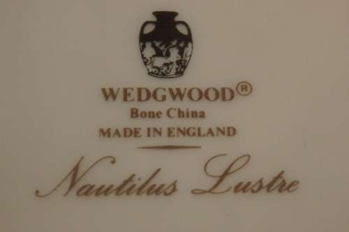 A RARE ENGLISH MADE "WEDGWOOD" BONE CHINA "NAUTILUS LUSTRE" COLLECTION LARGE COLLECTIBLE PLATE