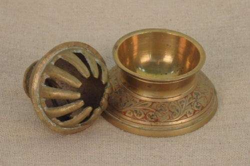 A STUNNING HAND ENGRAVED BUDDHIST BRASS CLAW BELL/ MANTRA BELL WITH BEAUTIFUL DETAILING