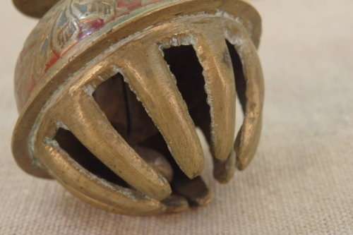 A STUNNING HAND ENGRAVED BUDDHIST BRASS CLAW BELL/ MANTRA BELL WITH BEAUTIFUL DETAILING