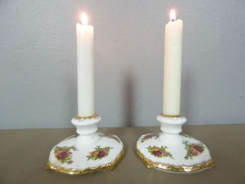 2 BEAUTIFUL, VERY ELEGANT ROYAL ALBERT CANDLE HOLDERS WITH OLD COUNTRY ROSES PATTERN!