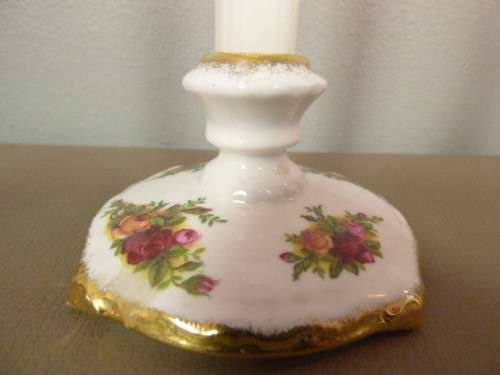 2 BEAUTIFUL, VERY ELEGANT ROYAL ALBERT CANDLE HOLDERS WITH OLD COUNTRY ROSES PATTERN!