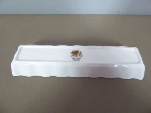 A GORGEOUS, ELEGANT ROYAL ALBERT MINT TRAY , MONTROSE SHAPE, WITH OLD COUNTRY ROSES PATTERN!