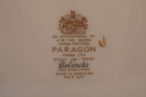 AN EXQUISITE PARAGON OF ENGLAND PORCELAIN TUREEN IN THE STUNNING "BELINDA" PATTERN