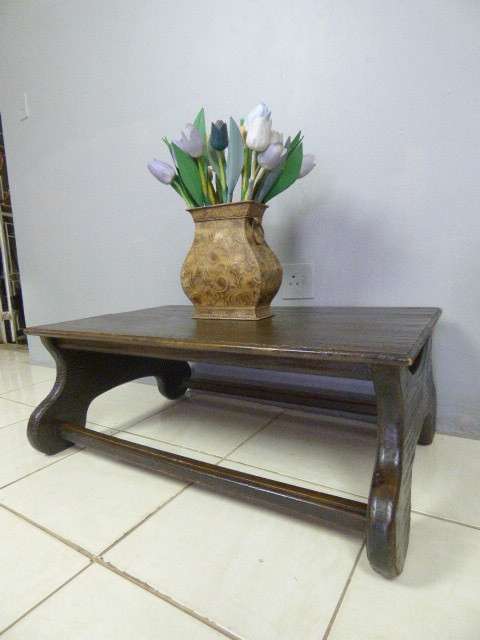 A STUNNING VERSATILE TUDOR STYLE ALL PURPOSE/COFFEE TABLE. LOVELY AROUND THE HOME!!