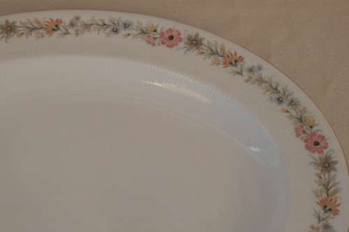 A STUNNING PARAGON OF ENGLAND PORCELAIN OVAL MEAT PLATTER IN THE STUNNING "BELINDA" PATTERN