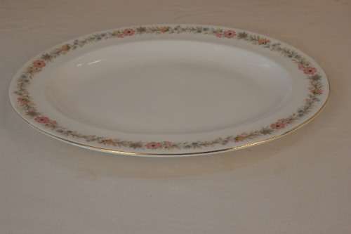 A STUNNING PARAGON OF ENGLAND PORCELAIN OVAL MEAT PLATTER IN THE STUNNING "BELINDA" PATTERN