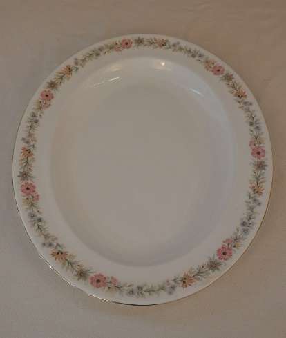A STUNNING PARAGON OF ENGLAND PORCELAIN OVAL MEAT PLATTER IN THE STUNNING "BELINDA" PATTERN