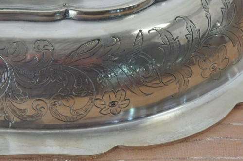 AN EXQUISITE ANTIQUE EPNS SILVER PLATED "ORNATE" LIDDED TUREEN WITH STUNNING LEAD MOUNT DETAILING