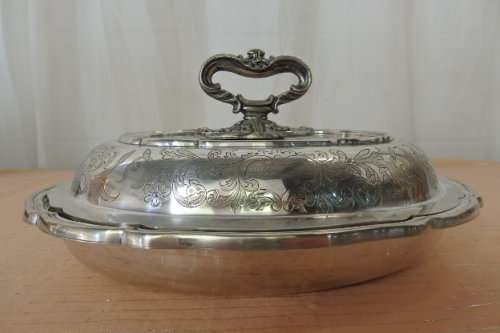 AN EXQUISITE ANTIQUE EPNS SILVER PLATED "ORNATE" LIDDED TUREEN WITH STUNNING LEAD MOUNT DETAILING
