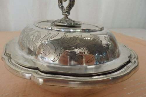 AN EXQUISITE ANTIQUE EPNS SILVER PLATED "ORNATE" LIDDED TUREEN WITH STUNNING LEAD MOUNT DETAILING