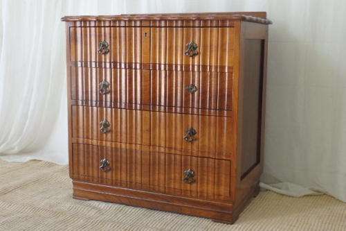 A SPECTACULAR ANTIQUE SOLID BLACKWOOD CHEST OF DRAWERS WITH 4 GOOD SIZE DRAWERS & ART DECO HANDLES