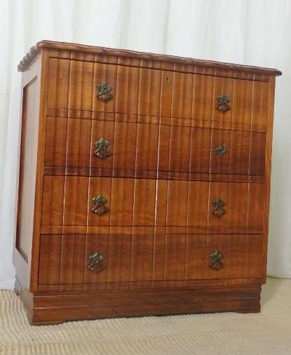 A SPECTACULAR ANTIQUE SOLID BLACKWOOD CHEST OF DRAWERS WITH 4 GOOD SIZE DRAWERS & ART DECO HANDLES