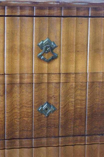 A SPECTACULAR ANTIQUE SOLID BLACKWOOD CHEST OF DRAWERS WITH 4 GOOD SIZE DRAWERS & ART DECO HANDLES