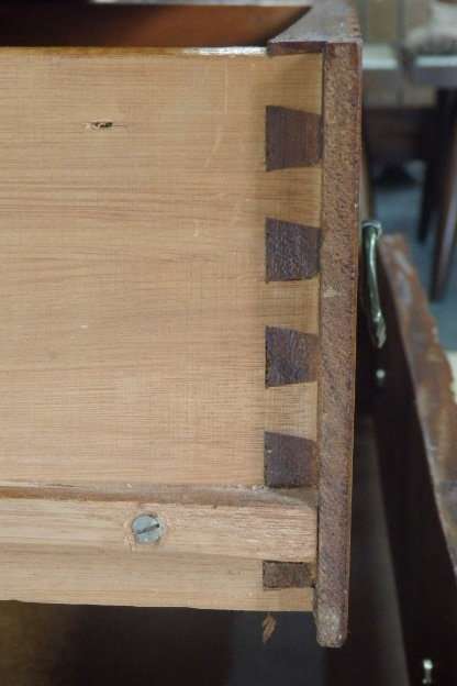 A SPECTACULAR ANTIQUE SOLID BLACKWOOD CHEST OF DRAWERS WITH 4 GOOD SIZE DRAWERS & ART DECO HANDLES