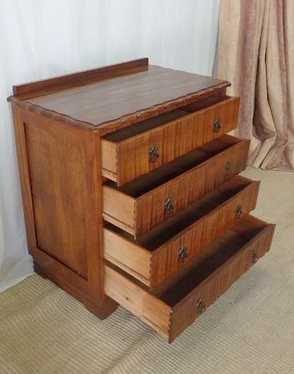 A SPECTACULAR ANTIQUE SOLID BLACKWOOD CHEST OF DRAWERS WITH 4 GOOD SIZE DRAWERS & ART DECO HANDLES