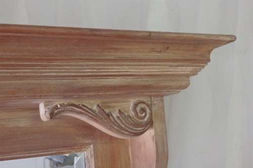 A BEAUTIFUL WALL MANTEL MIRROR WITH A BEVELLED GLASS MIRROR AND EXQUISITE CORNICE TOP