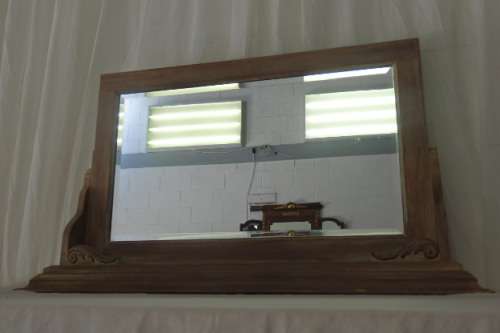 A BEAUTIFUL WALL MANTEL MIRROR WITH A BEVELLED GLASS MIRROR AND EXQUISITE CORNICE TOP