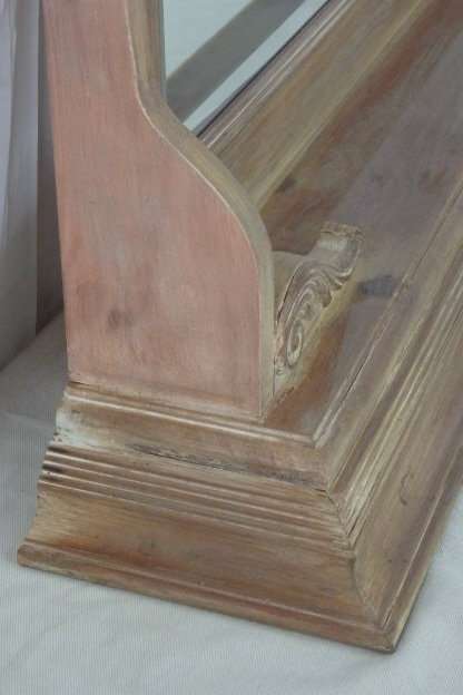 A BEAUTIFUL WALL MANTEL MIRROR WITH A BEVELLED GLASS MIRROR AND EXQUISITE CORNICE TOP