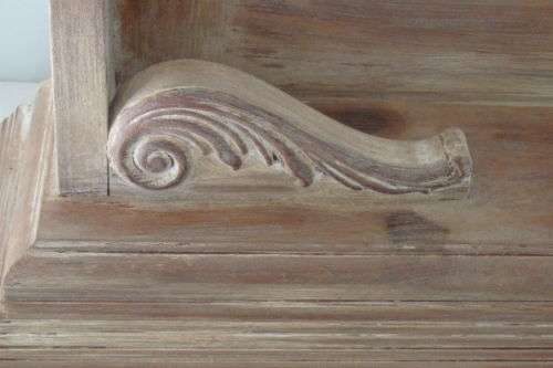 A BEAUTIFUL WALL MANTEL MIRROR WITH A BEVELLED GLASS MIRROR AND EXQUISITE CORNICE TOP