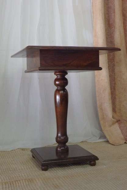 A BEAUTIFULLY MADE VINTAGE SOLID TEAK PEDESTAL CHESS BOARD WITH TEAK AND YELLOW WOOD INLAY SQUARES