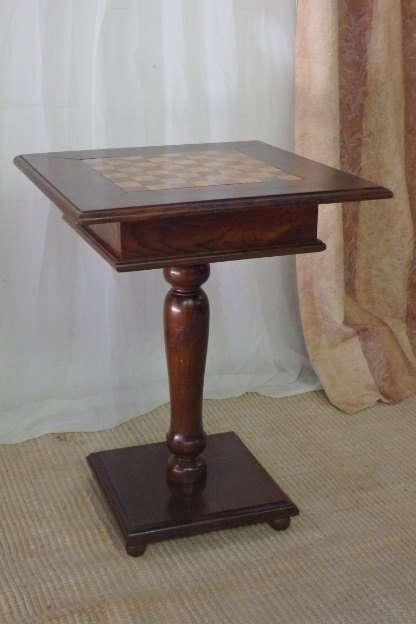 A BEAUTIFULLY MADE VINTAGE SOLID TEAK PEDESTAL CHESS BOARD WITH TEAK AND YELLOW WOOD INLAY SQUARES