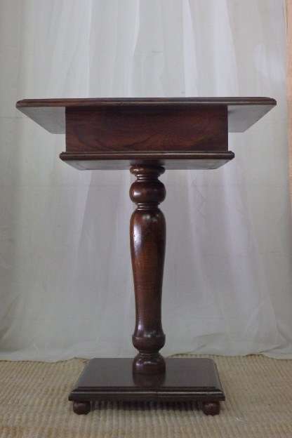 A BEAUTIFULLY MADE VINTAGE SOLID TEAK PEDESTAL CHESS BOARD WITH TEAK AND YELLOW WOOD INLAY SQUARES