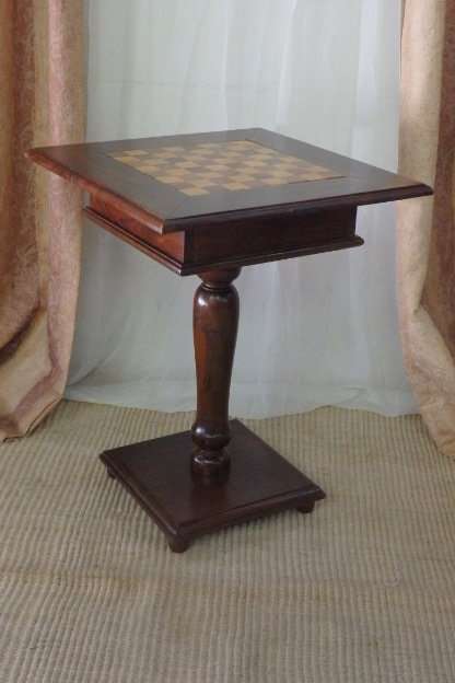 A BEAUTIFULLY MADE VINTAGE SOLID TEAK PEDESTAL CHESS BOARD WITH TEAK AND YELLOW WOOD INLAY SQUARES
