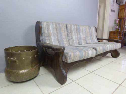 A FABULOUS, LARGE TUDOR STYLE COUCH WITH CUSHIONS IN GREAT CONDITION. PERFECT TO PAINT!!