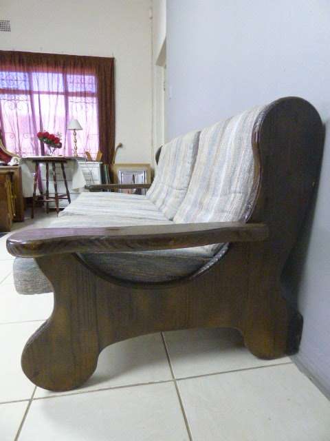 A FABULOUS, LARGE TUDOR STYLE COUCH WITH CUSHIONS IN GREAT CONDITION. PERFECT TO PAINT!!