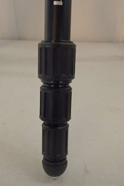 A FANTASTIC CANON CAMERA TRIPOD WITH 3-LEVEL HEIGHT ADJUSTMENT, CAMERA TILT & CAMERA QUICK RELEASE