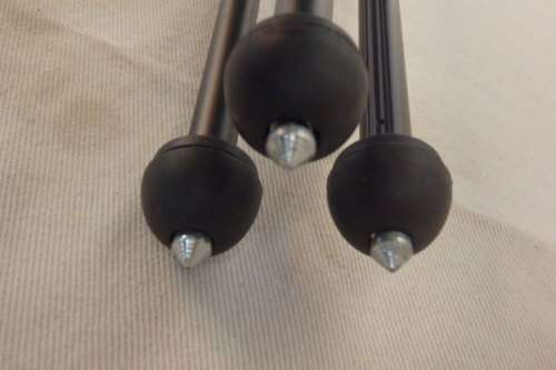 A FANTASTIC CANON CAMERA TRIPOD WITH 3-LEVEL HEIGHT ADJUSTMENT, CAMERA TILT & CAMERA QUICK RELEASE