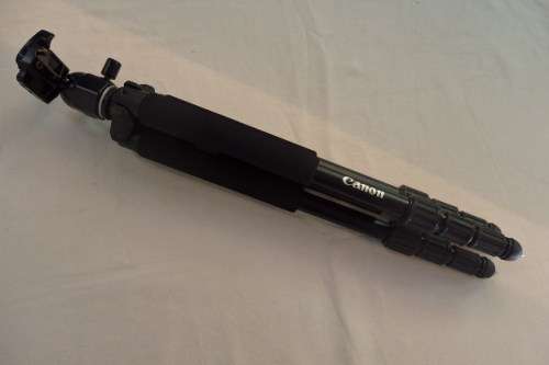 A FANTASTIC CANON CAMERA TRIPOD WITH 3-LEVEL HEIGHT ADJUSTMENT, CAMERA TILT & CAMERA QUICK RELEASE