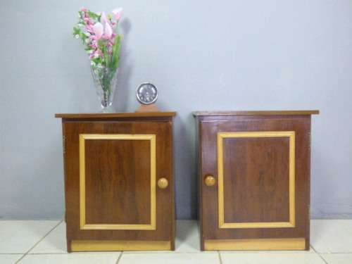 A BEAUTIFUL, STYLISH MATCHING PAIR OF BEDSIDE PEDESTALS, IN FANTASTIC CONDITION!Bid/ped