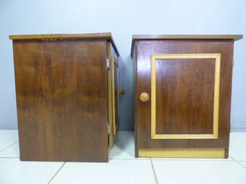 A BEAUTIFUL, STYLISH MATCHING PAIR OF BEDSIDE PEDESTALS, IN FANTASTIC CONDITION!Bid/ped