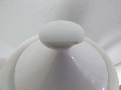 A BEAUTIFUL BRIGHTLY COLOURED TEA SET w TEAPOT, SUGAR BOWL & MILK JUG! GORGEOUS!