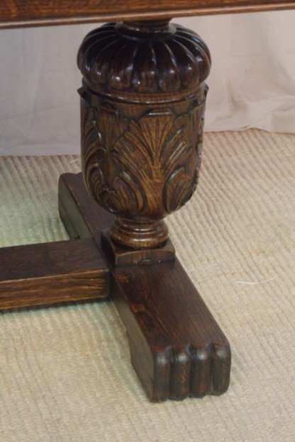 MAGNIFICENT ANTIQUE VICTORIAN SOLID OAK EXTENDABLE DINING TABLE w EXQUISITE CHUNKY HAND CARVED LEGS!
