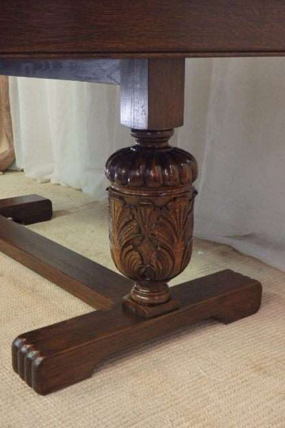 MAGNIFICENT ANTIQUE VICTORIAN SOLID OAK EXTENDABLE DINING TABLE w EXQUISITE CHUNKY HAND CARVED LEGS!