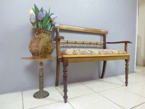 AN EXCEPTIONAL VINTAGE YELLOWWOOD & IMBUIA BENCH IN GREAT CONDITION! PERFECT IN ANY LIVING AREA!!