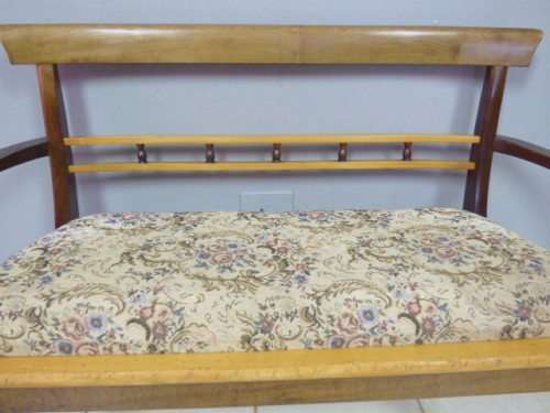 AN EXCEPTIONAL VINTAGE YELLOWWOOD & IMBUIA BENCH IN GREAT CONDITION! PERFECT IN ANY LIVING AREA!!