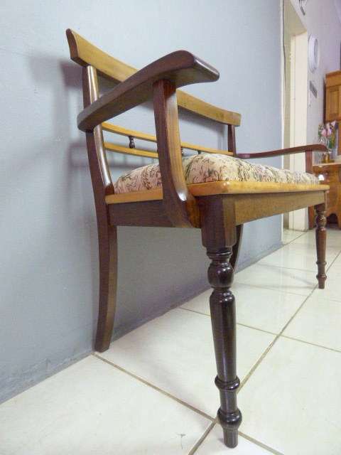 AN EXCEPTIONAL VINTAGE YELLOWWOOD & IMBUIA BENCH IN GREAT CONDITION! PERFECT IN ANY LIVING AREA!!