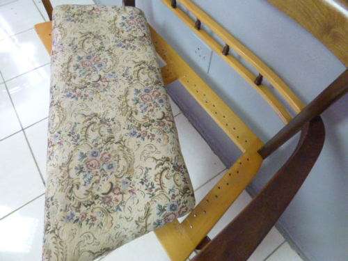 AN EXCEPTIONAL VINTAGE YELLOWWOOD & IMBUIA BENCH IN GREAT CONDITION! PERFECT IN ANY LIVING AREA!!