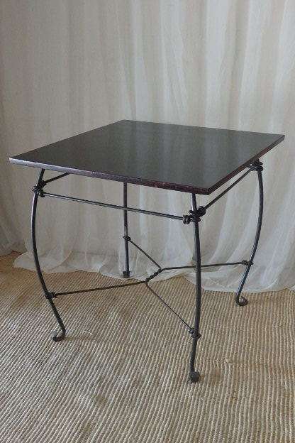 AN EXQUISITELY MADE STURDY WROUGHT IRON SQUARE "CAFE" TABLE IN FABULOUS CONDITION